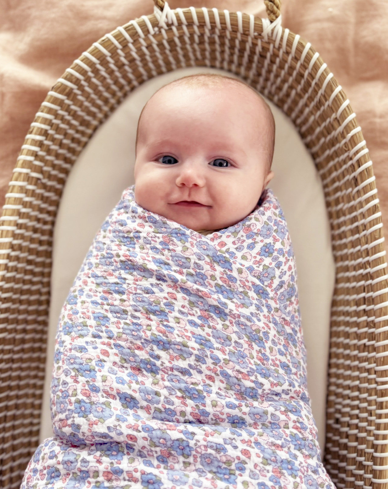 Swaddle Lib Blue lifestyle 2